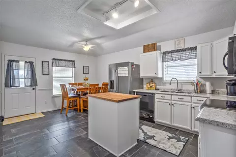 512 Oak Ridge Ct, Crowley, TX 76036 photo 10