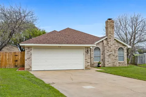 512 Oak Ridge Ct, Crowley, TX 76036 photo 3