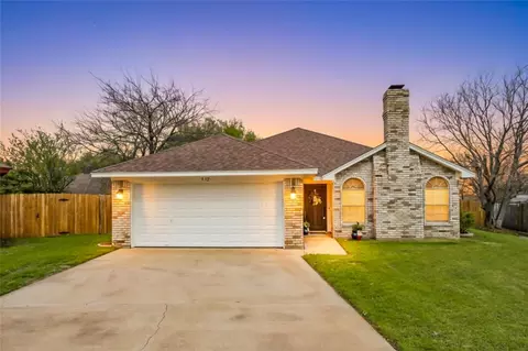 512 Oak Ridge Ct, Crowley, TX 76036