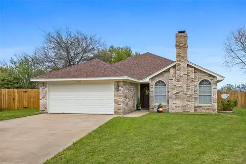 512 Oak Ridge Ct, Crowley, TX 76036 photo 2