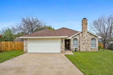 512 Oak Ridge Ct, Crowley, TX 76036 photo 4