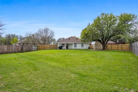 512 Oak Ridge Ct, Crowley, TX 76036 photo 27