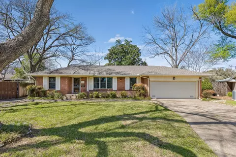 521 Huntingdon Ct, Irving, TX 75061