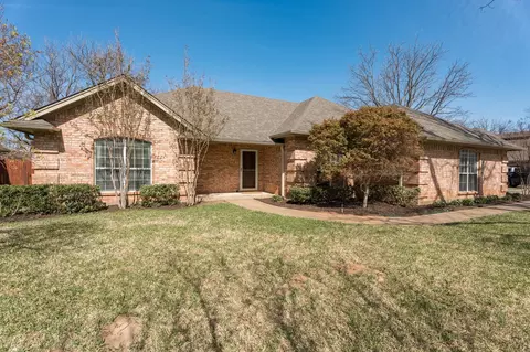 9006 N Longwood Dr, Granbury, TX 76049