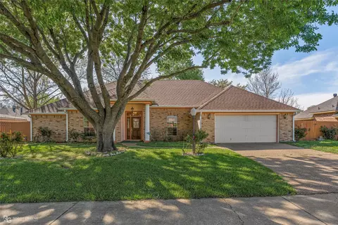 5051 Longstreet Pl, Bossier City, LA 71112