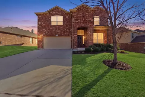 2745 Albatross Ln, Fort Worth, TX 76177
