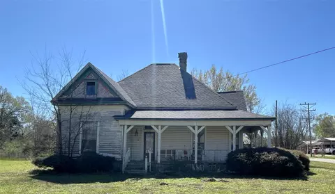 610 South St, Blossom, TX 75416