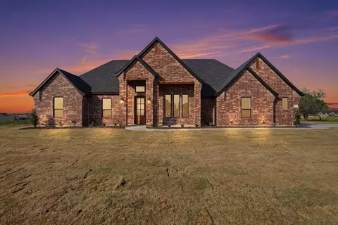 450 Red Bird Dr, Springtown, TX 76082
