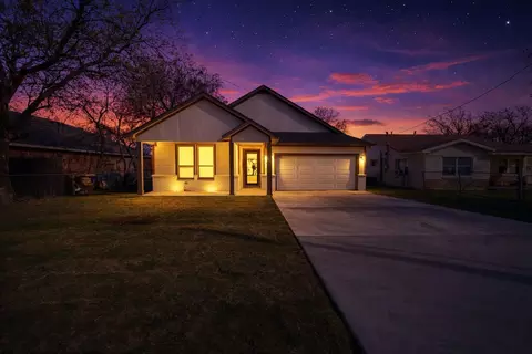 7712 Colton Dr, White Settlement, TX 76108