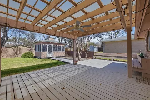 Exterior - 800 Brownstone St, Euless, TX 76039 photo 3 of 7