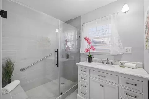 Bath - 800 Brownstone St, Euless, TX 76039 photo 1 of 5