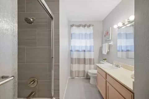 Bath - 800 Brownstone St, Euless, TX 76039 photo 3 of 5