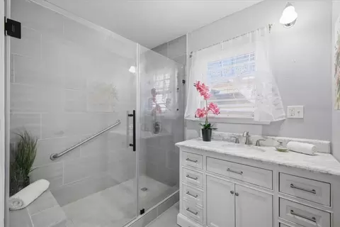 Bath - 800 Brownstone St, Euless, TX 76039 photo 2 of 5