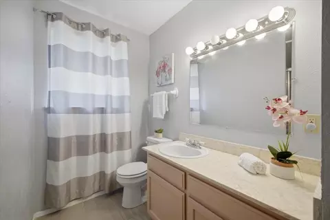 Bath - 800 Brownstone St, Euless, TX 76039 photo 4 of 5