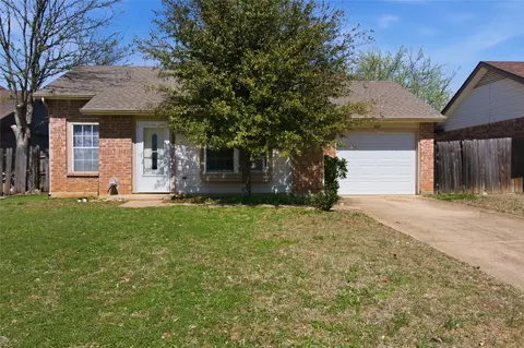 4621 Waterway Dr N, Fort Worth, TX 76137