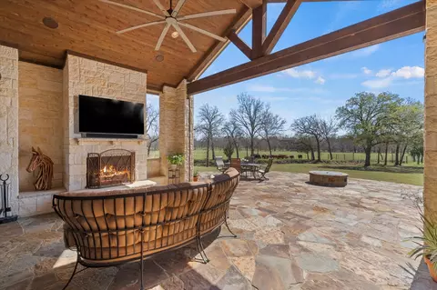 Exterior - 8301 Stephens Ranch Rd, Pilot Point, TX 76258 photo 4 of 8