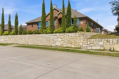 3402 Thunder Dr, Sachse, TX 75048