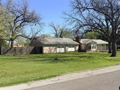 5825 Briarcliff Rd, Haltom City, TX 76117
