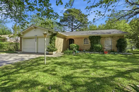 624 NW Barbara Ln, Burleson, TX 76028