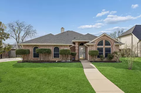 2741 Naples Dr, Hurst, TX 76054