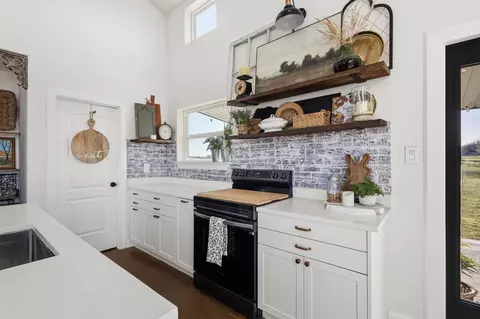Kitchen - 5828 County Road 1093, Celeste, TX 75423 photo 3 of 4