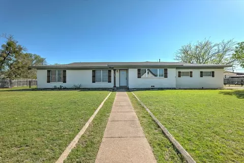 3504 Lakeshore Dr, Weatherford, TX 76087