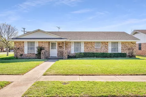 4801 Preston Trail Dr, Mesquite, TX 75150