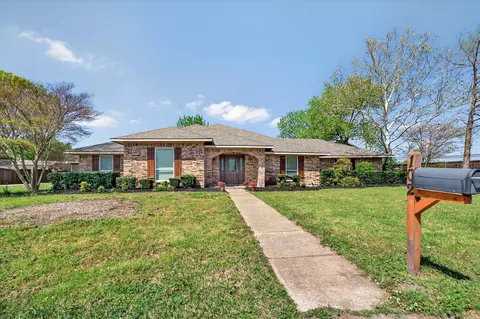 102 Royal Oaks Dr, Greenville, TX 75402