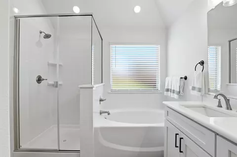 Bath - 1101 Springfield Rd, Springtown, TX 76082 photo 2 of 4