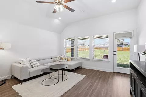 Living - 1101 Springfield Rd, Springtown, TX 76082 photo 1 of 2