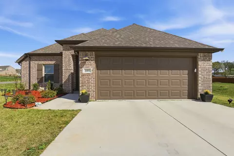 Exterior - 1101 Springfield Rd, Springtown, TX 76082 photo 4 of 8