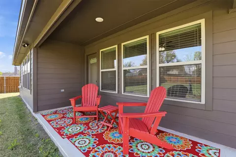 Exterior - 1101 Springfield Rd, Springtown, TX 76082 photo 7 of 8