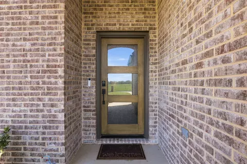Entry Way - 1101 Springfield Rd, Springtown, TX 76082 photo 1 of 2