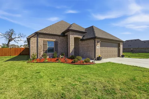 1101 Springfield Rd, Springtown, TX 76082
