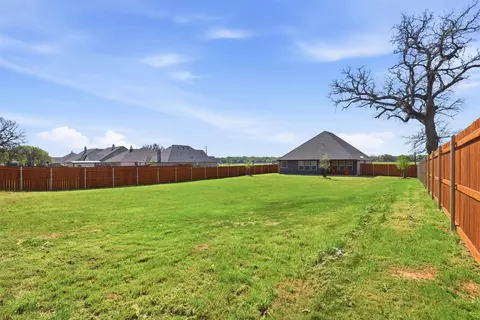 Exterior - 1101 Springfield Rd, Springtown, TX 76082 photo 2 of 8