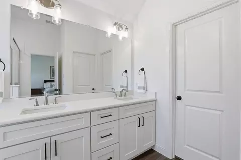 Bath - 1101 Springfield Rd, Springtown, TX 76082 photo 3 of 4