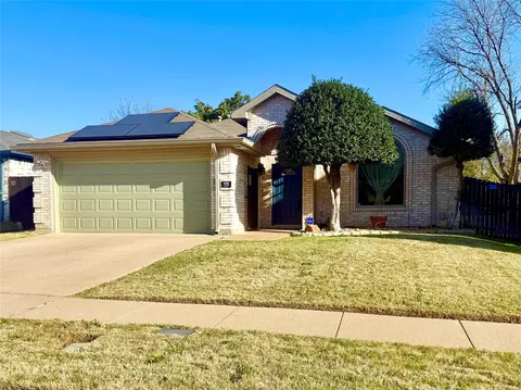 115 Moss Hill Dr, Arlington, TX 76018
