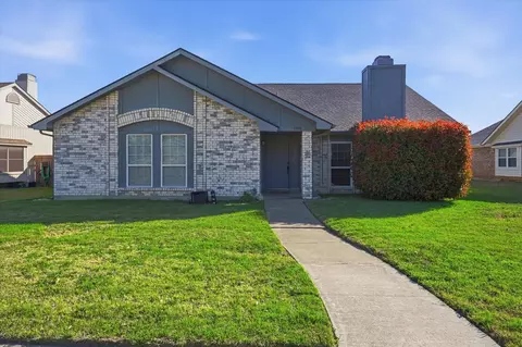 3928 Churchill Dr, Flower Mound, TX 75028