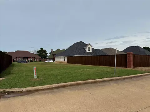 1020 Cannon Pl, Paris, TX 75462
