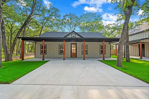 203 Seagrove Ln, Quinlan, TX 75474