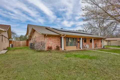 1907 Bridle Ln, Gainesville, TX 76240