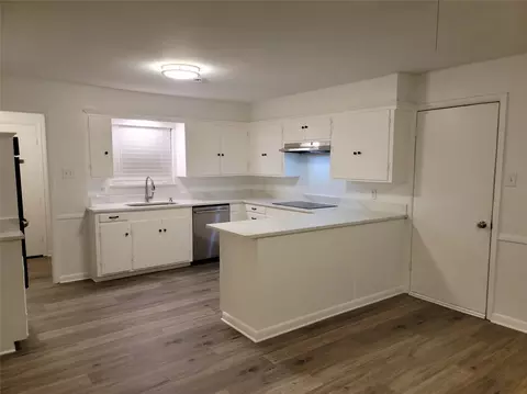 501 Royal Crest Dr, Richardson, TX 75081