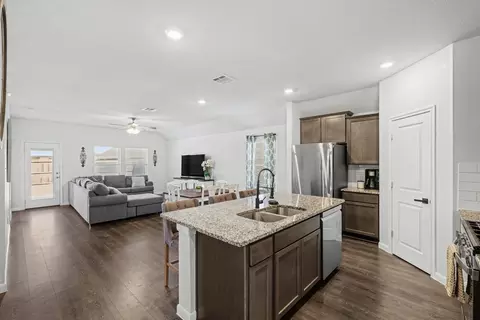 706 Spur Rdg, Princeton, TX 75407