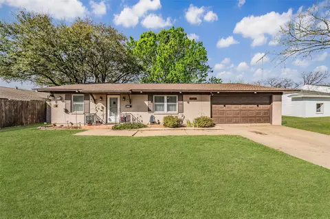 2638 Crestbrook Ln, Grand Prairie, TX 75052