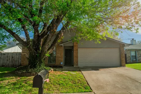 6802 Blackberry Dr, Arlington, TX 76016