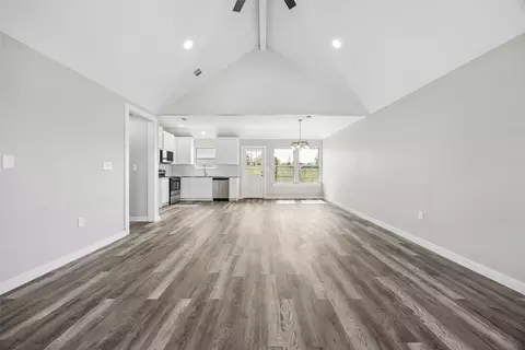 Living - 608 E South St, Itasca, TX 76055 photo 6 of 7