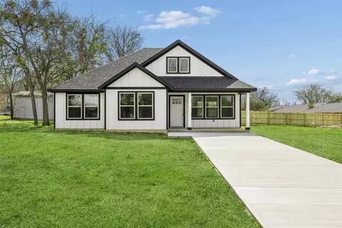 608 E South St, Itasca, TX 76055