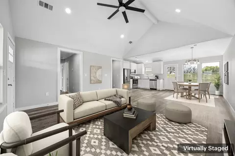 Living - 608 E South St, Itasca, TX 76055 photo 1 of 7