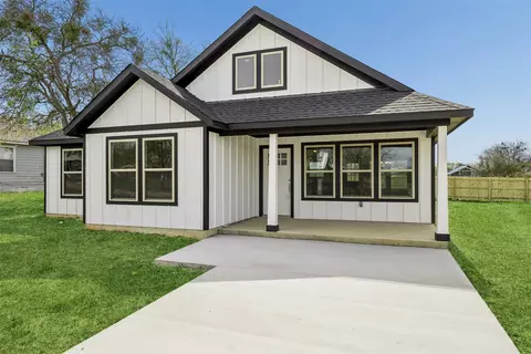 Exterior - 608 E South St, Itasca, TX 76055 photo 2 of 3