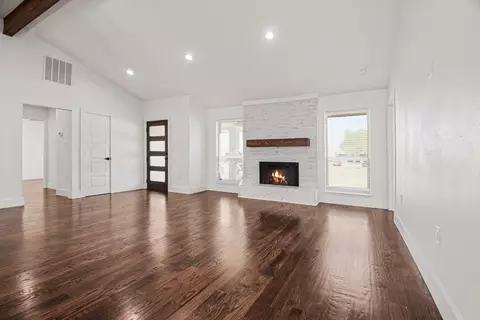 934 Green Canyon Dr, Mesquite, TX 75150